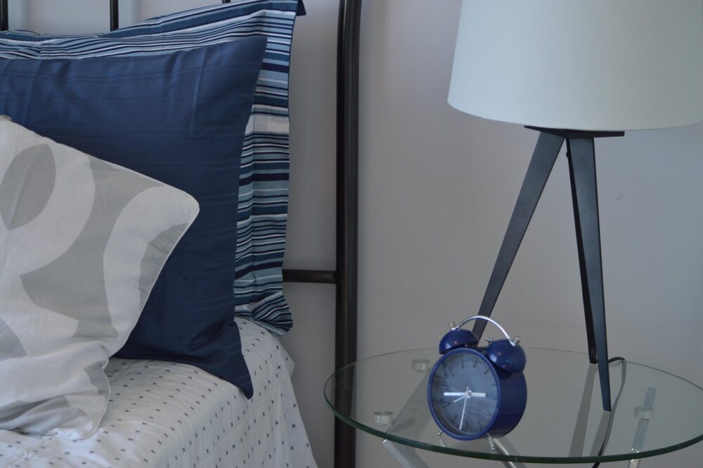 【もう自分を責めない】朝起きられない原因と、科学的に正しい10の解決策